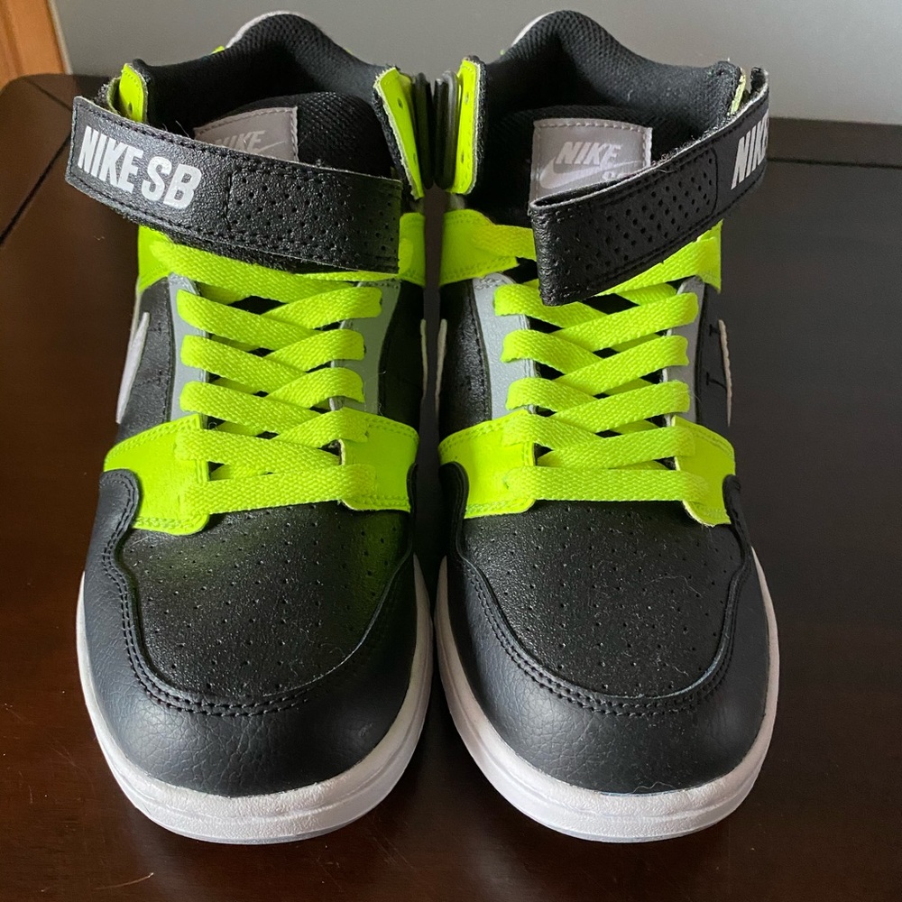 Nike boys size 5.5 high tops
